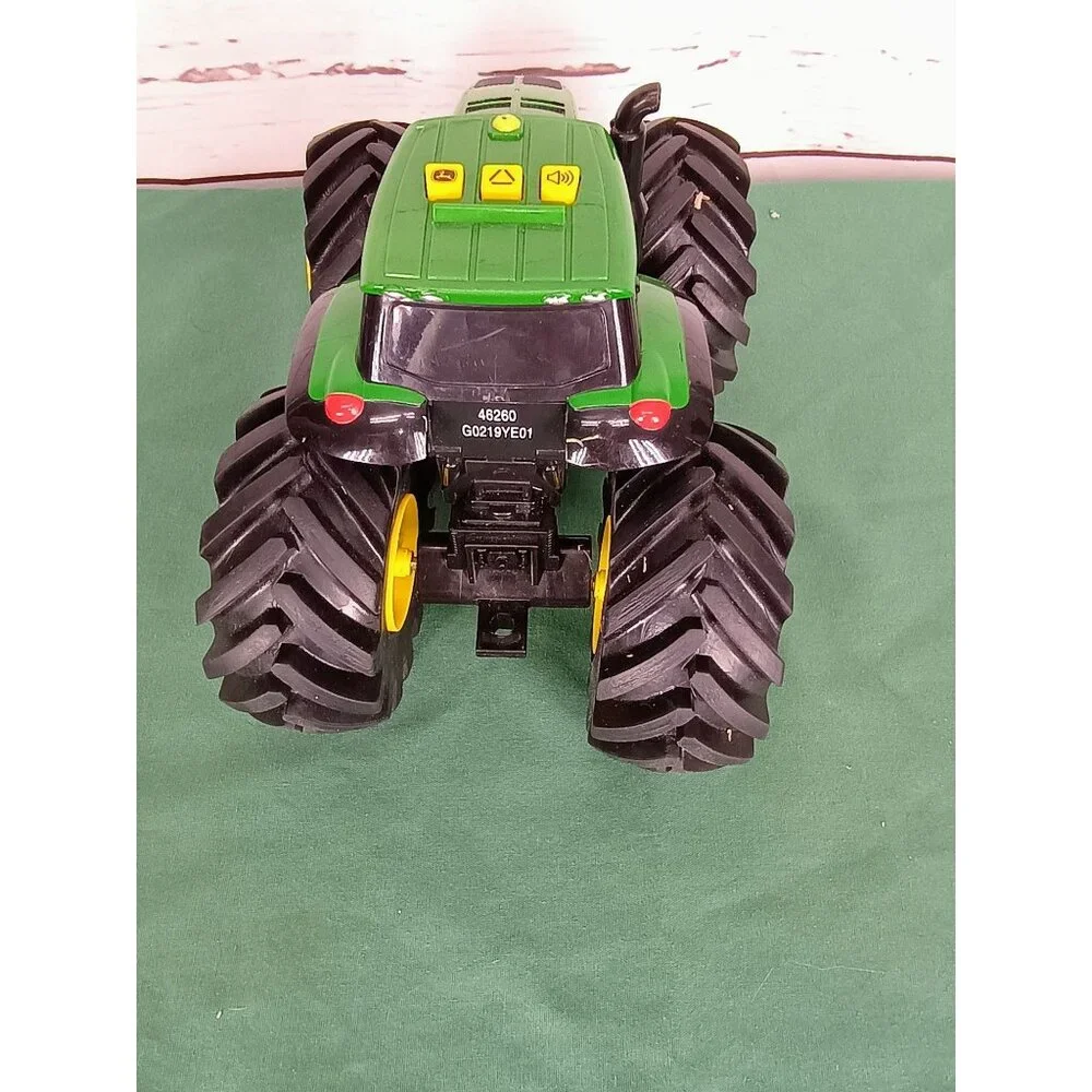John‎ Deere Tractor Monster Treads With Lights and Sounds